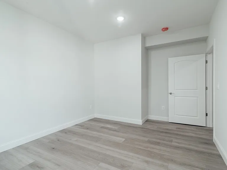 144 Bergen Ave #2A — Photo 13