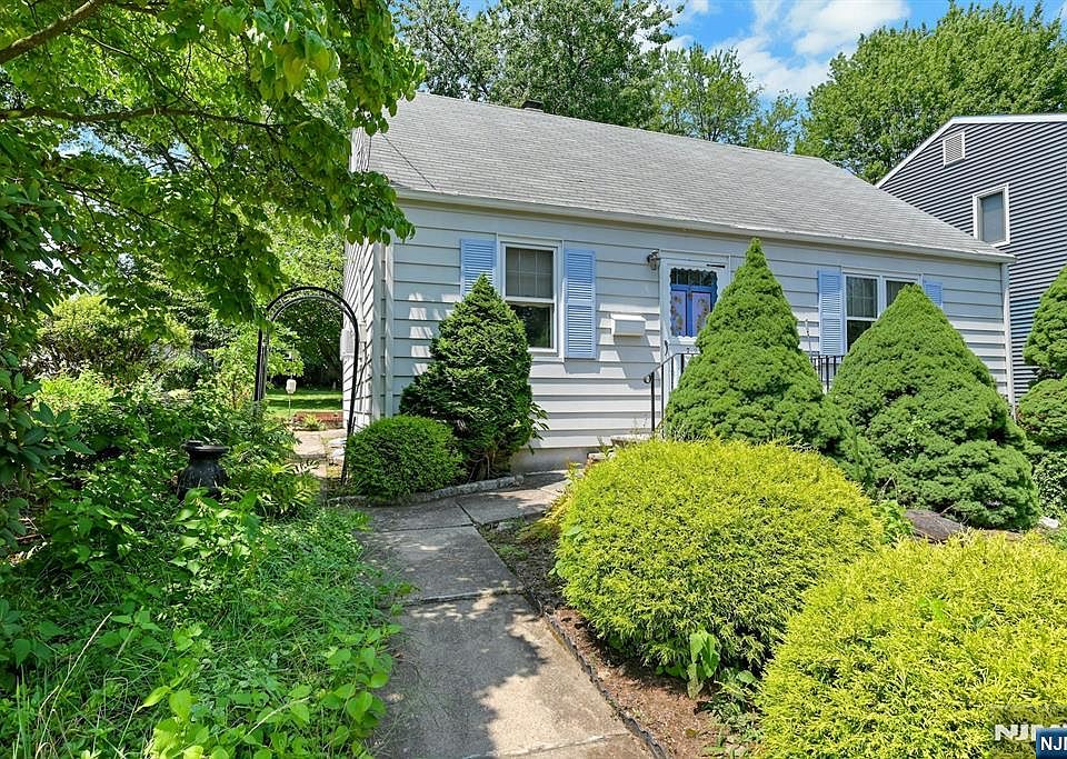 1st image of 725 Millbrook Rd