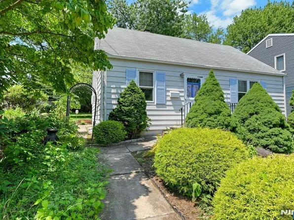 725 Millbrook Rd, River Edge, NJ 07661