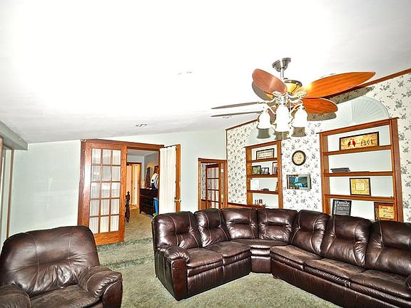 2nd image of 303 Armstrong St