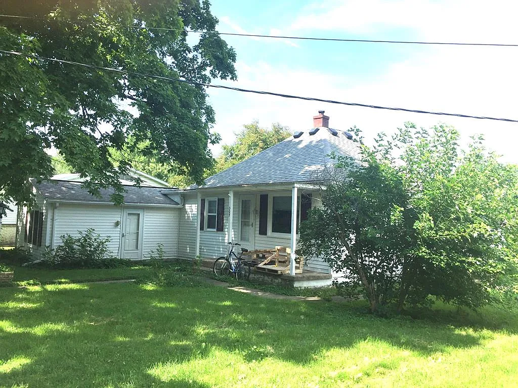 307 S White St photo 1