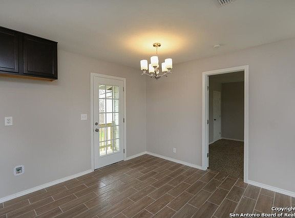 5th image of 411 Surrels Ave