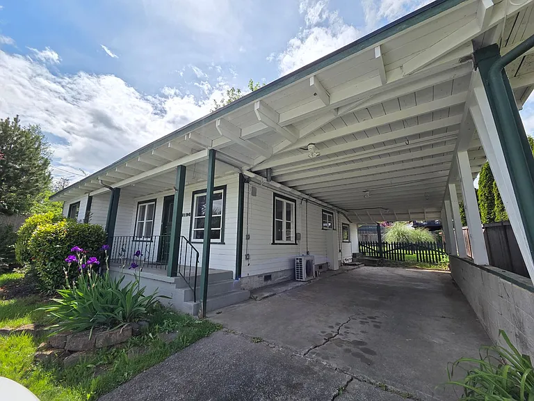 2196 Spring St E — Photo 6