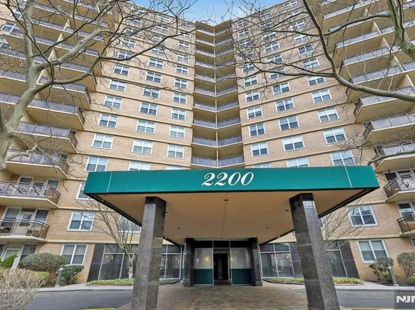 2200 N Central Rd APT 15g, Fort Lee, NJ 07024