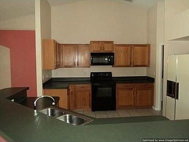 5th image of 117 SW Meade Cir