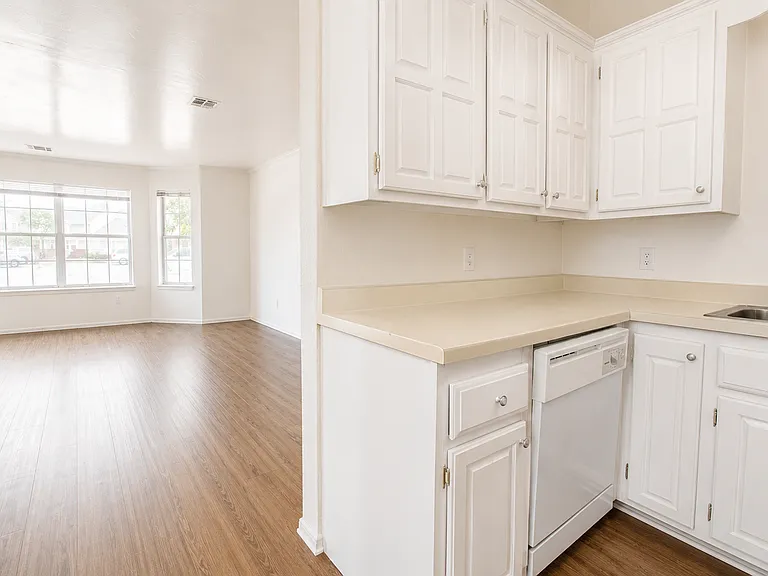 Cape Cod Apartments — Photo 21