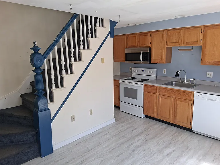 Eat-in kitchen