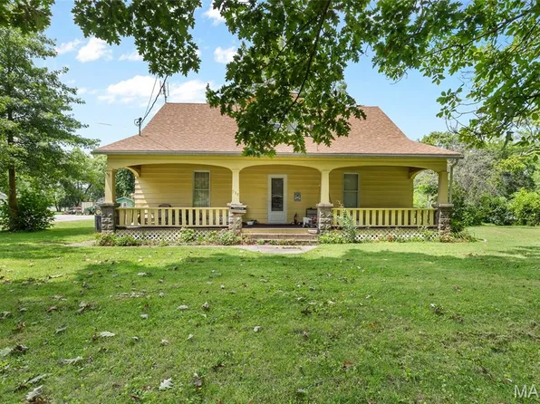 919 S Hackman St, Staunton, IL 62088