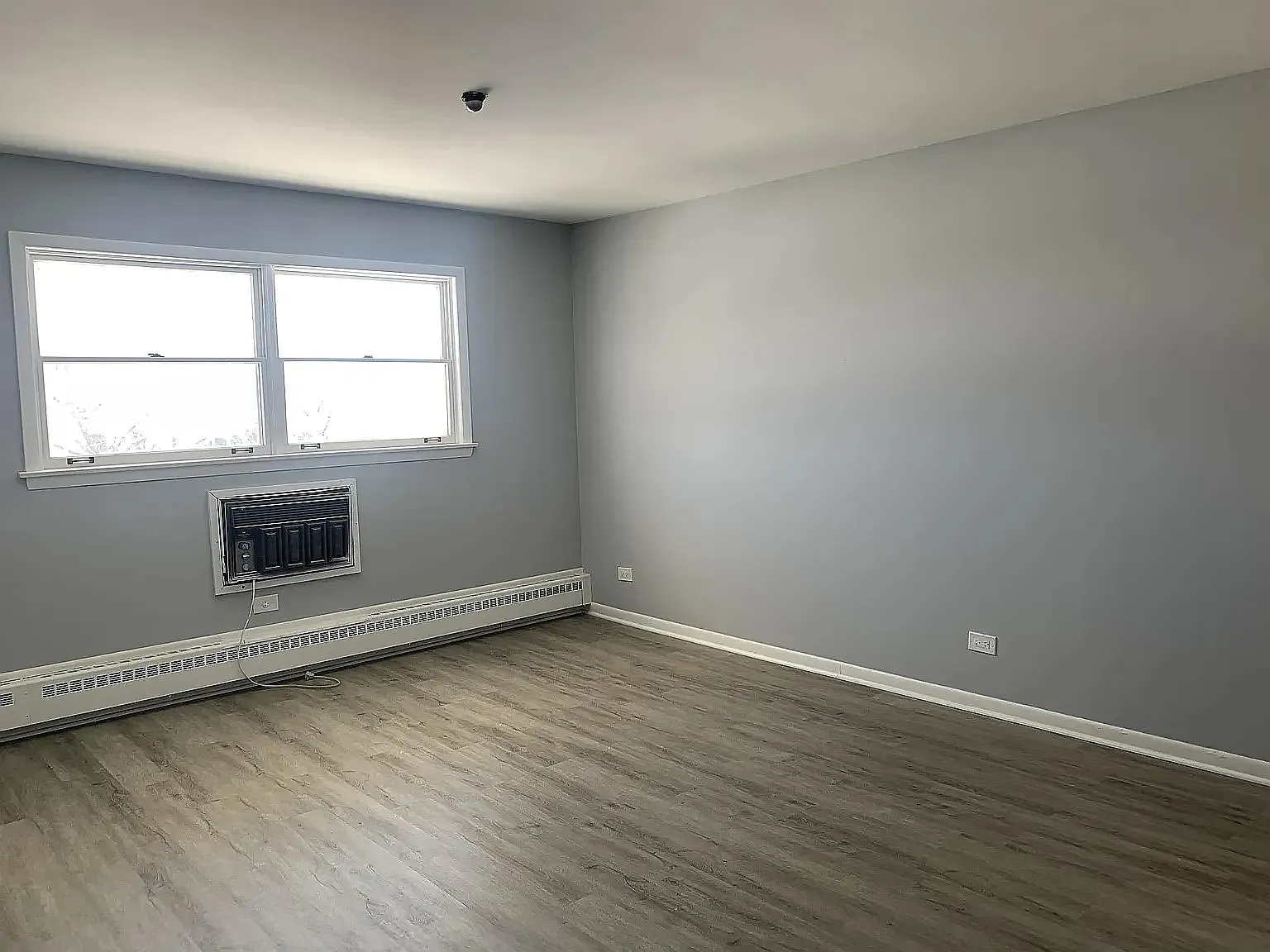 2 bed, 900 sqft, $1,700 — Photo 1