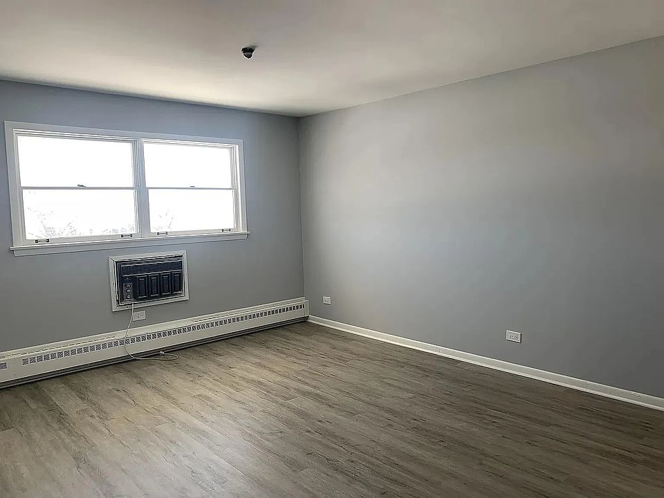 1st image of 390 Executive Dr APT 304