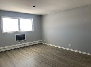 390 Executive Dr APT 304, Carol Stream, IL 60188