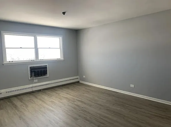 390 Executive Dr, Carol Stream, IL