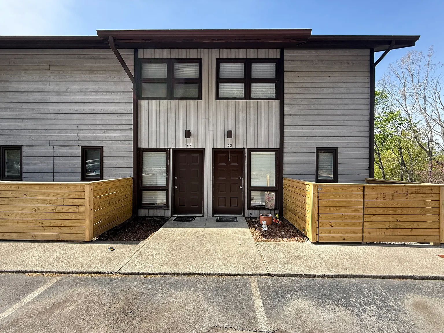 Laurelwood Apartments — Photo 3