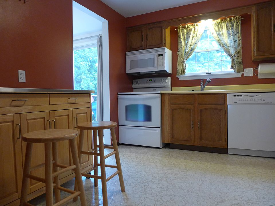 2nd image of 207 Woodmont Dr