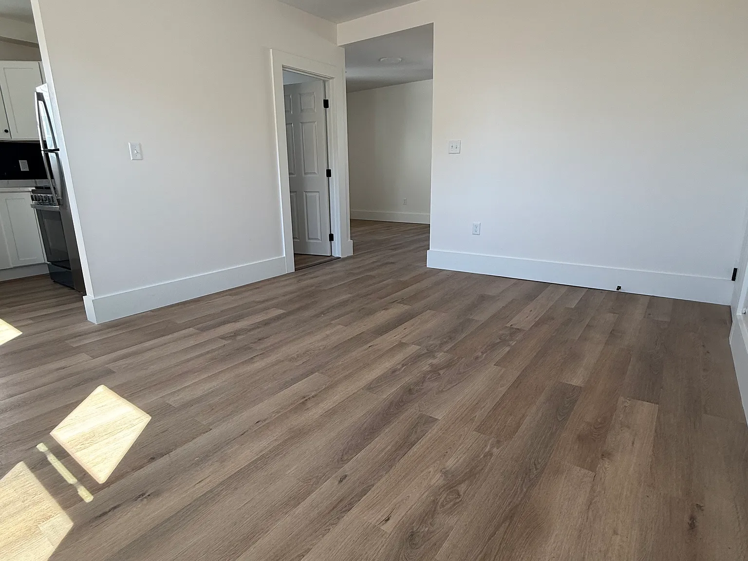 4 bed, 1200 sqft, $2,400 — Photo 3