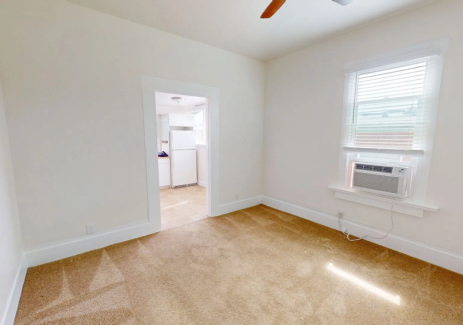 Bright 1 bedroom in Great Location — Photo 3