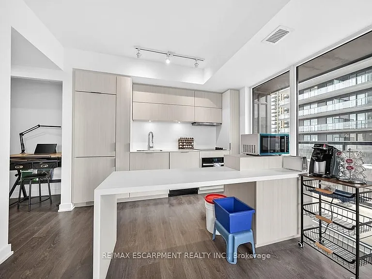 370 Martha St #710 — Photo 24