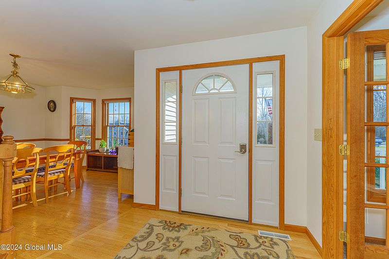 5th image of 15 Thomas Drive