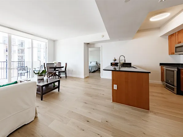 4100 Salzedo St APT 817, Coral Gables, FL 33146