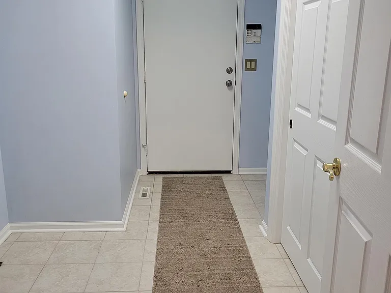 111 Gilford Ter — Photo 4