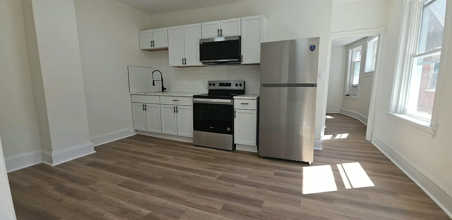 1 bed, 900 sqft, $1,595 — Photo 3