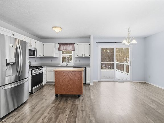 5th image of 1183 Eastland Ave
