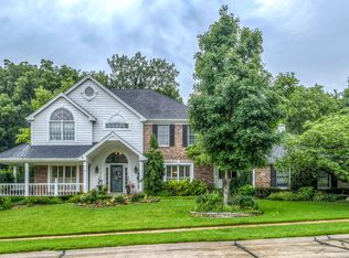 745 Carman Oaks Ct, Ballwin, MO