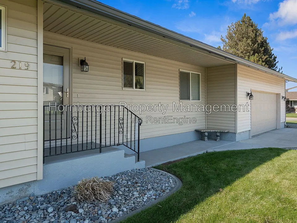 219 N Mitchell Dr