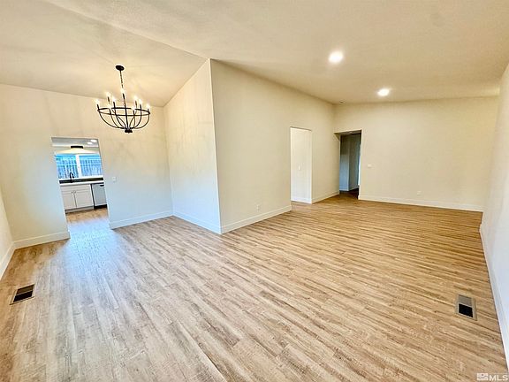 4th image of 2380 Woodcrest Ln