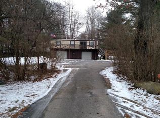 10631 Riverside Dr, Lowell, MI 49331