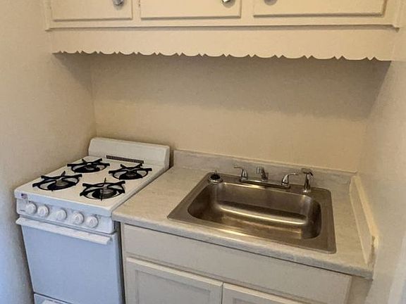 4th image of 1024 Alvarado Dr SE APT 15
