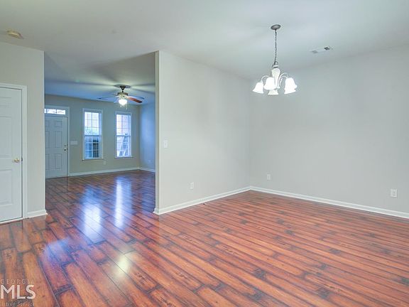 5th image of 387 Saint Claire Dr