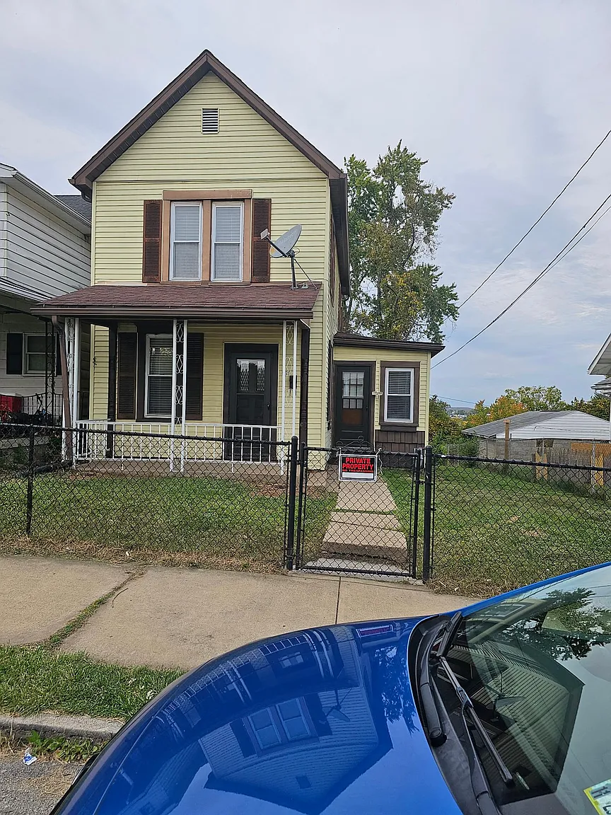 569 Fayette St photo 1
