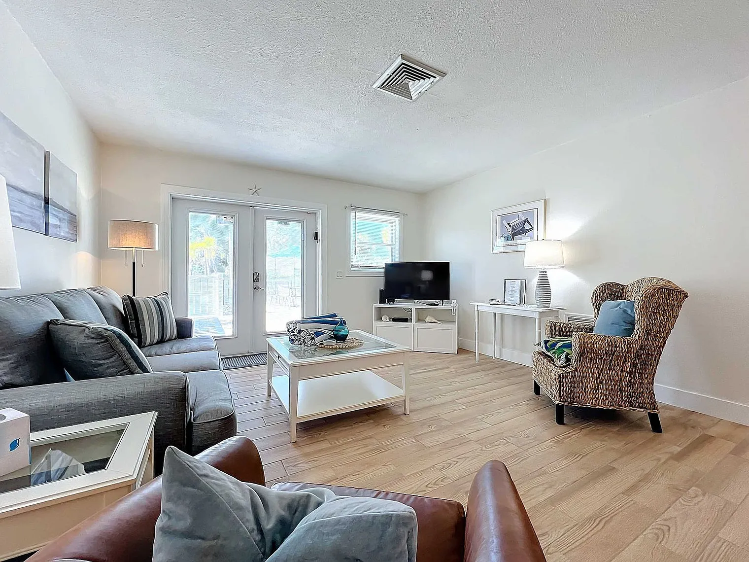 2 bed, 1.0 bath, 850 sqft, $9,615 — Photo 3