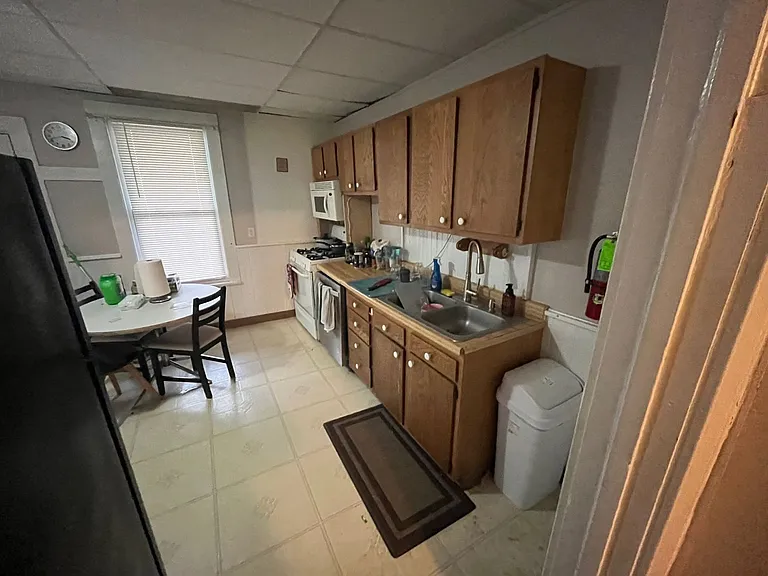 414 E Marshall St — Photo 57