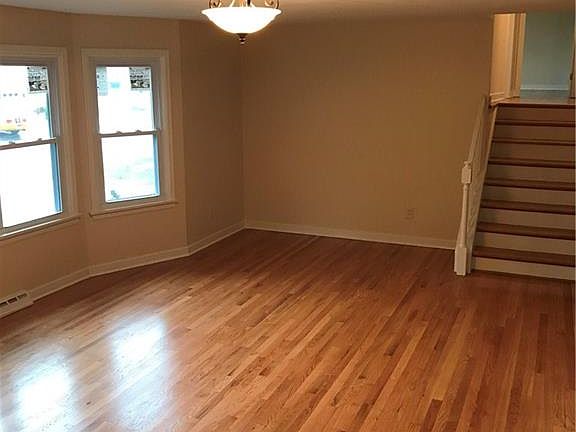 3rd image of 5 Maryland Ln