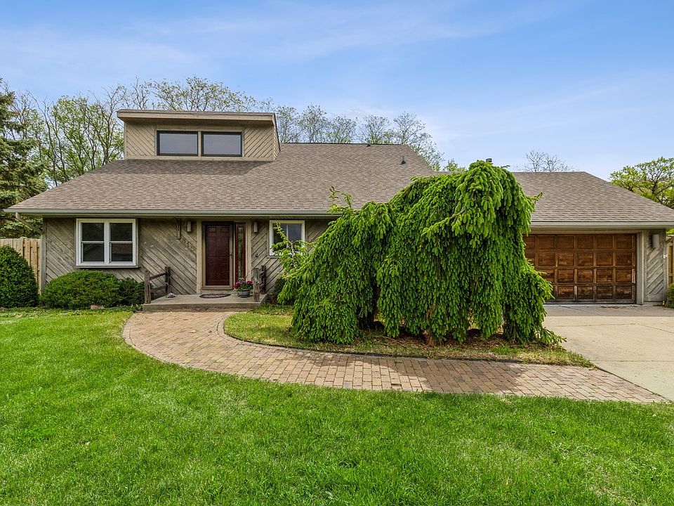 1st image of 815 Harbor Ln