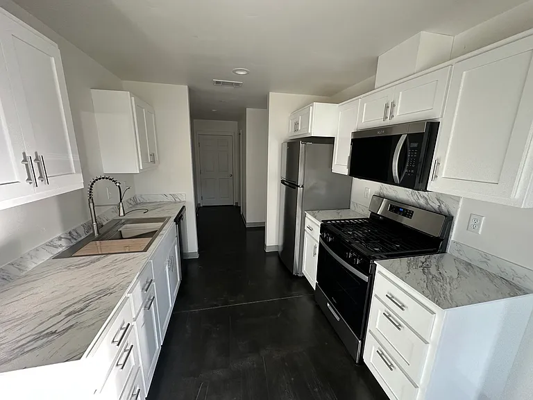 2424 Newburg Rd #2424 — Photo 9