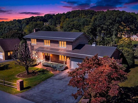 3rd image of 219 Sandpiper Ave