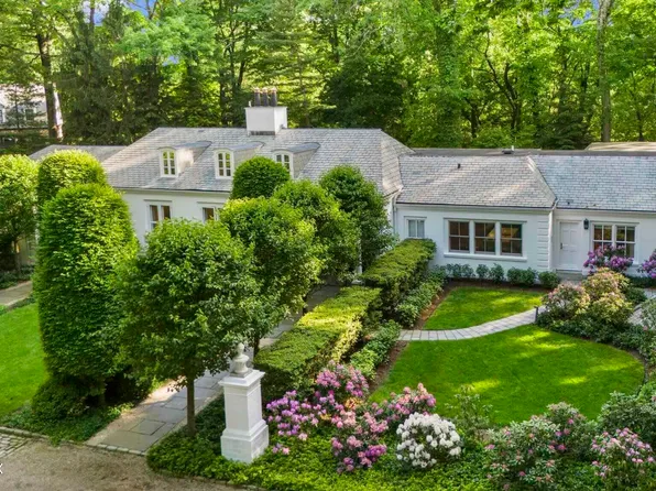 47 Husted Ln, Greenwich, CT 06830