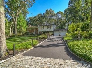 12 Holly Dr, Smithtown, NY 11787