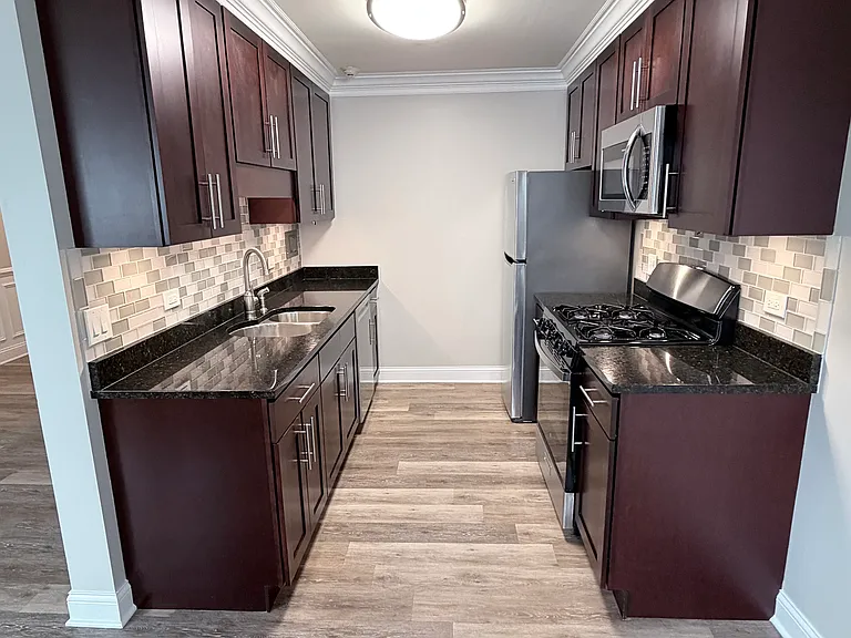5118 Fairview Ave — Photo 6