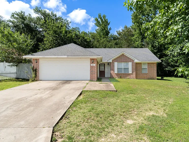 3705 Price Cir — Photo 2