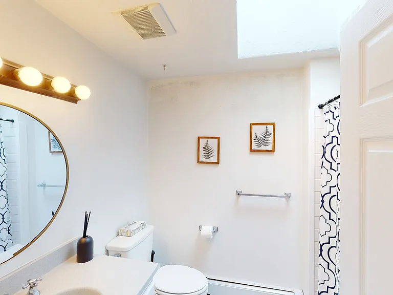 324 W 3rd St #2 — Photo 21