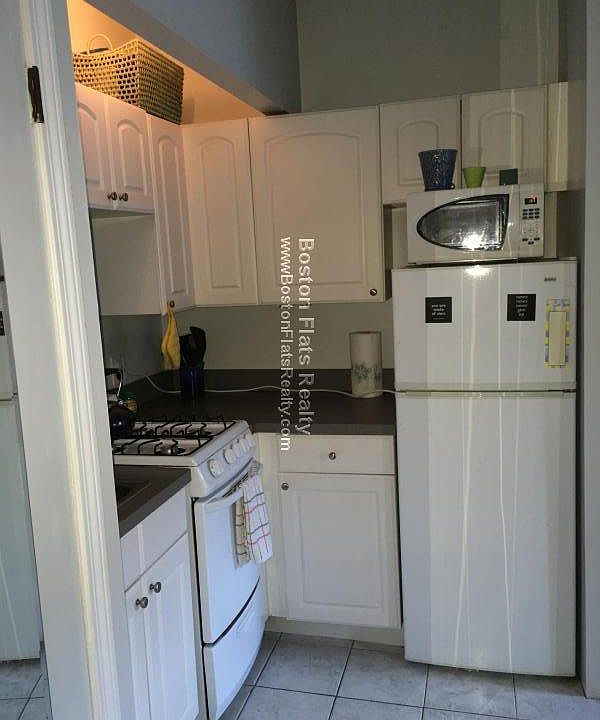 2nd image of 185 Saint Botolph St APT 06