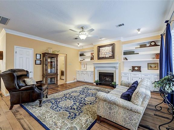4th image of 2412 Sparrow Dr