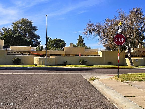 3rd image of 2203 W CLAREMONT Street