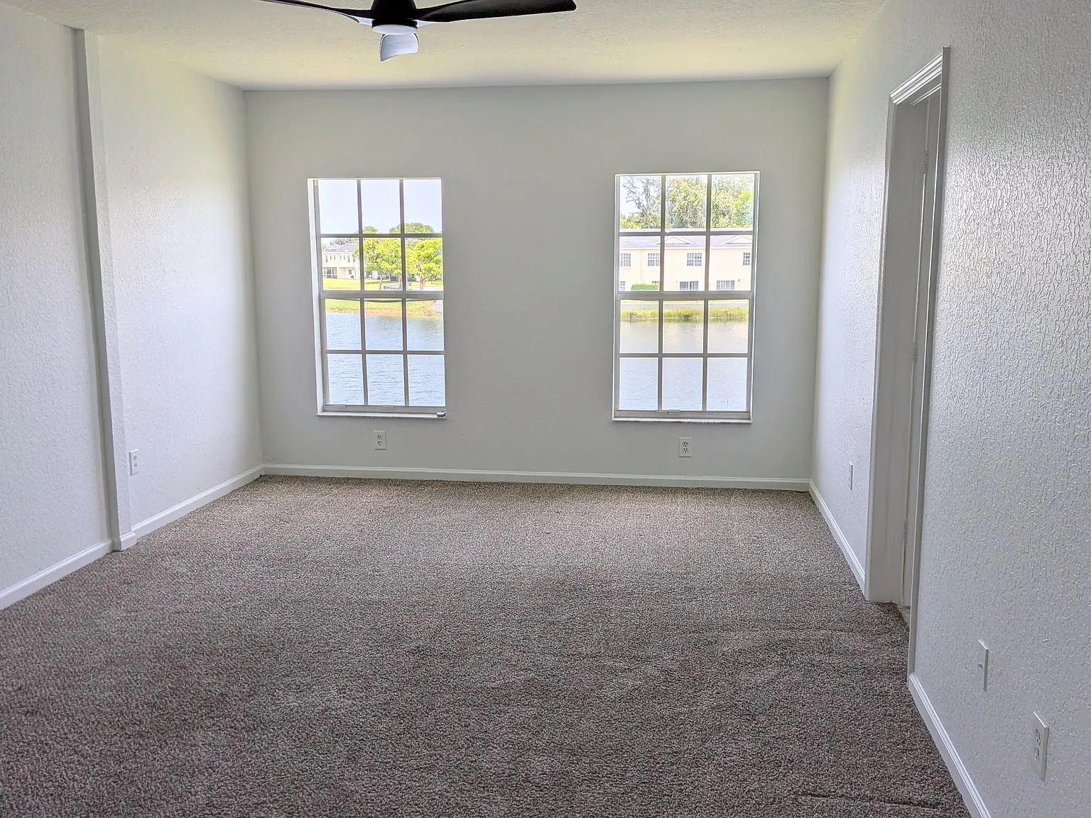 3 bed, 2.5 bath, 1684 sqft, $3,470 — Photo 2