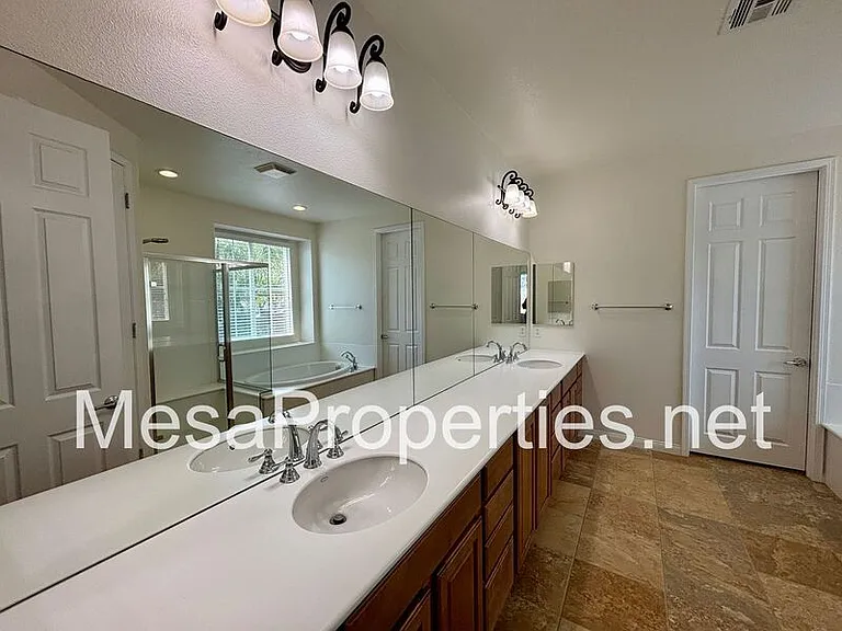 5729 Nutwood Pl — Photo 9