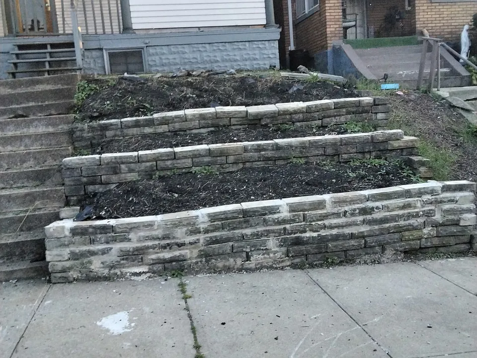 820 E 10th Ave